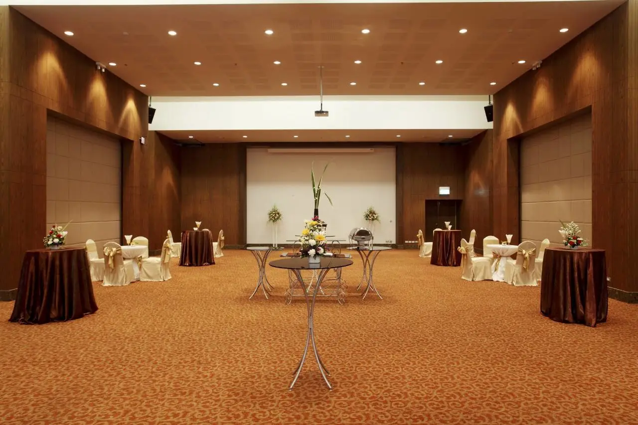 Centara Life Government Complex Hotel & Convention Centre 4