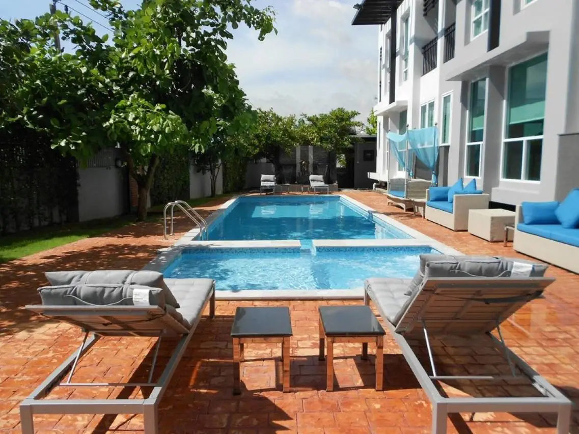 Crystal Suites Suvarnbhumi Airport 5