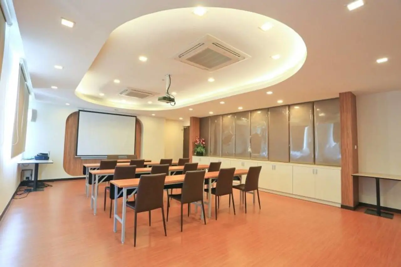 Crystal Suites Suvarnbhumi Airport 6