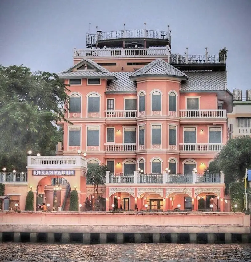 Hiranyakul House Riverside 1