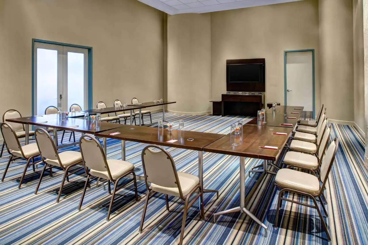 Aloft Dallas Downtown 6