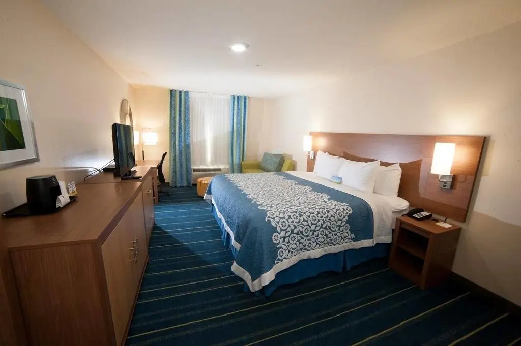 Arya Inn & Suites 7