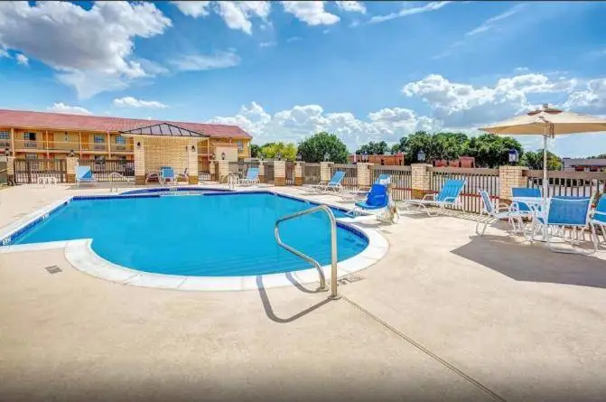 Arya Inn & Suites 4