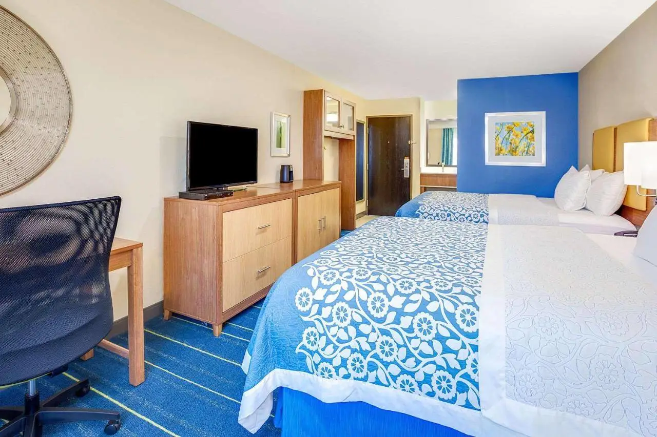 Arya Inn & Suites 6