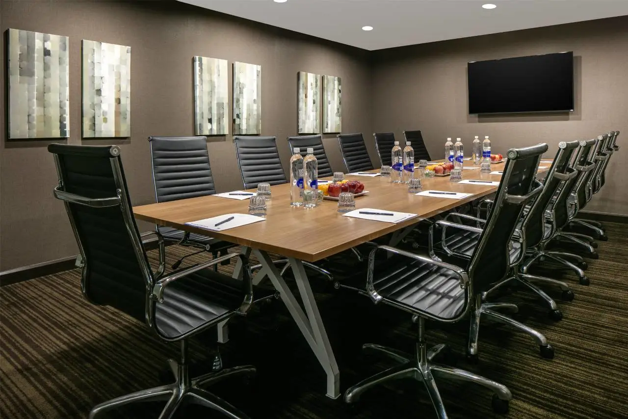 DoubleTree by Hilton Dallas - Market Center 6