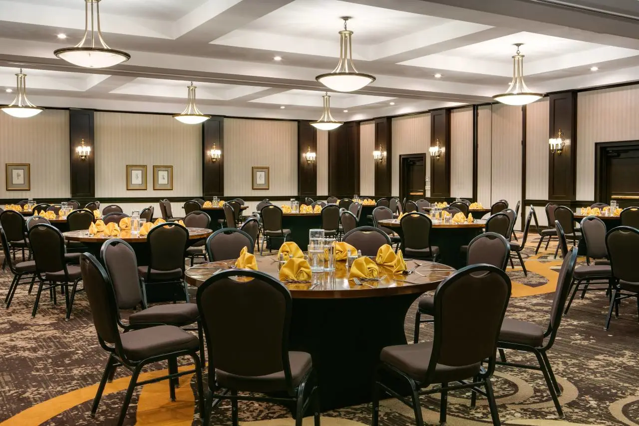 DoubleTree by Hilton Dallas - Market Center 4