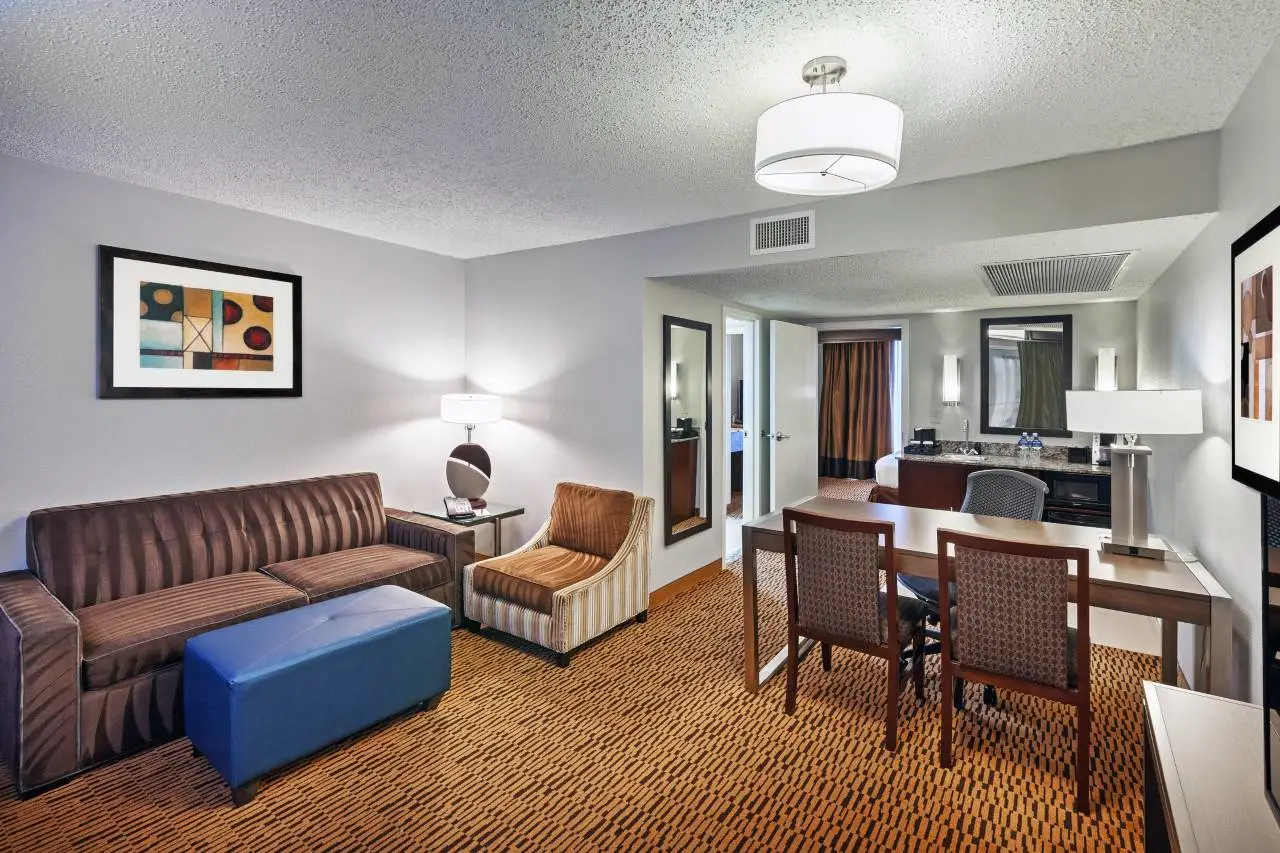 Embassy Suites by Hilton Dallas Market Center 3