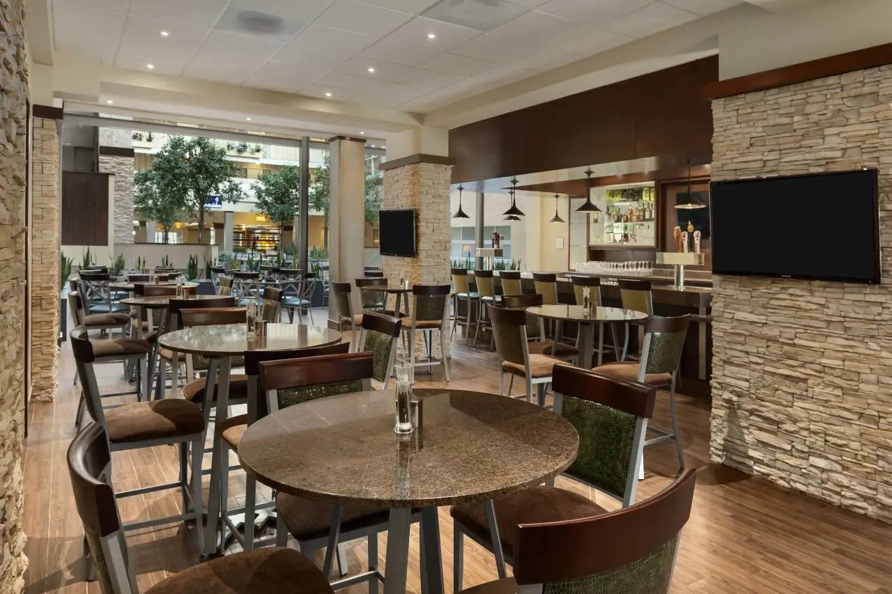 Embassy Suites by Hilton Dallas Market Center 4
