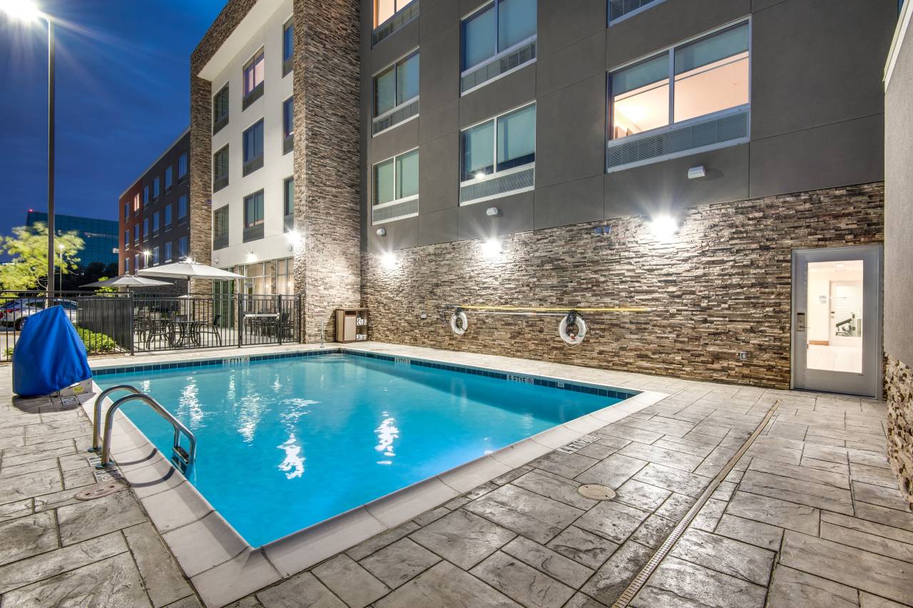 Holiday Inn Express & Suites DALLAS NORTH - ADDISON by IHG 4