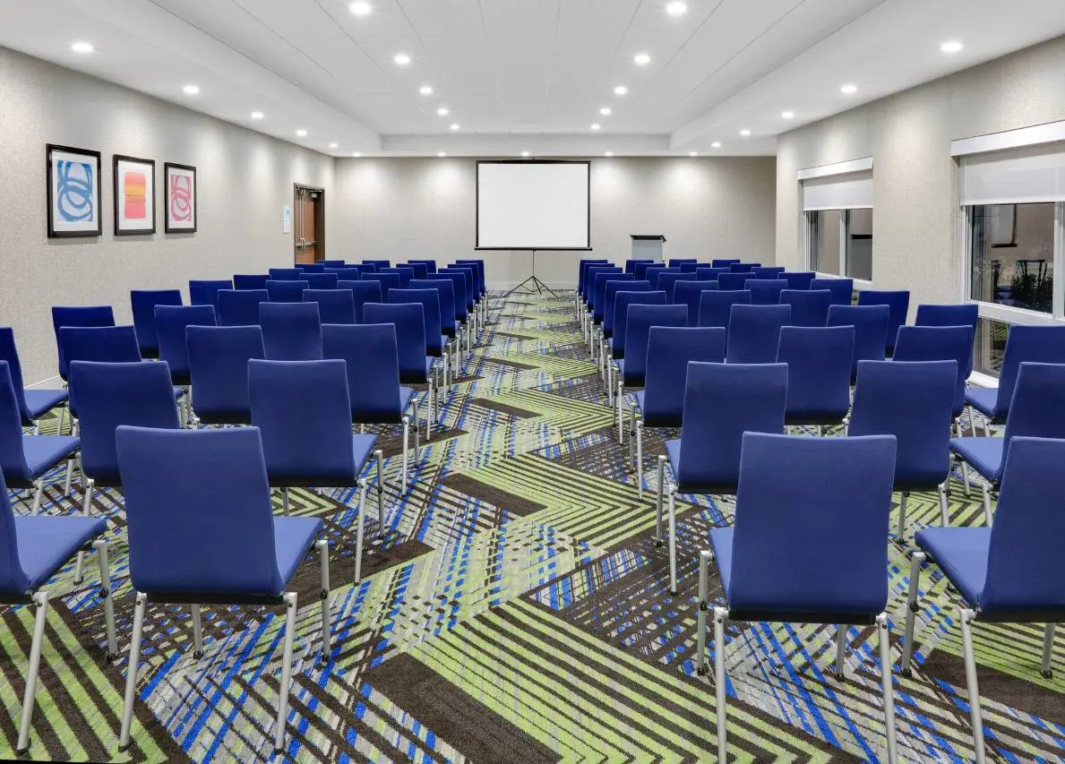Holiday Inn Express & Suites Dallas NW Hwy - Love Field 6