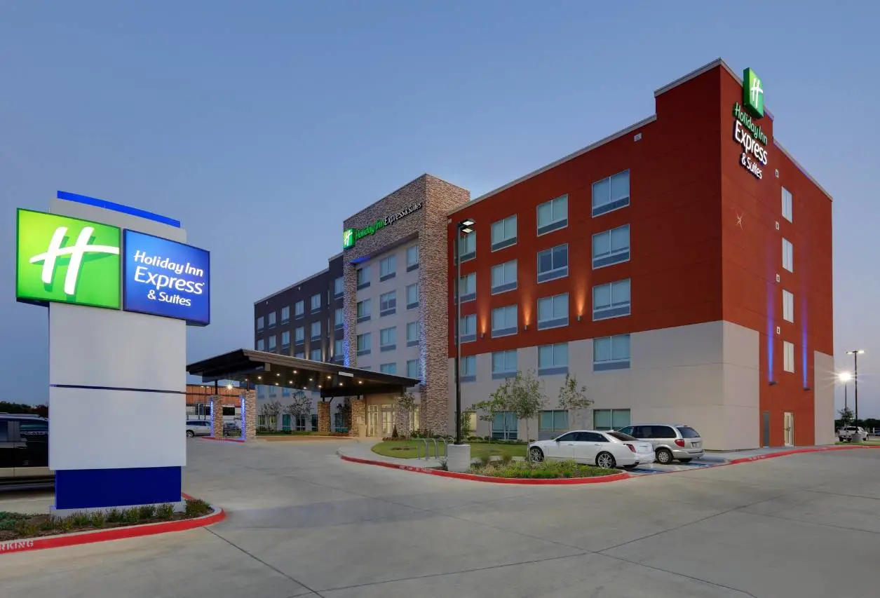 Holiday Inn Express & Suites Dallas NW Hwy - Love Field 2