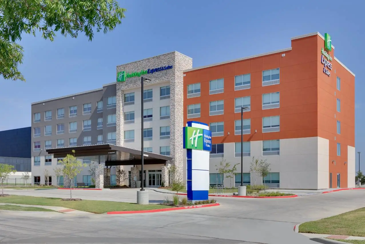 Holiday Inn Express & Suites Dallas NW Hwy - Love Field 1