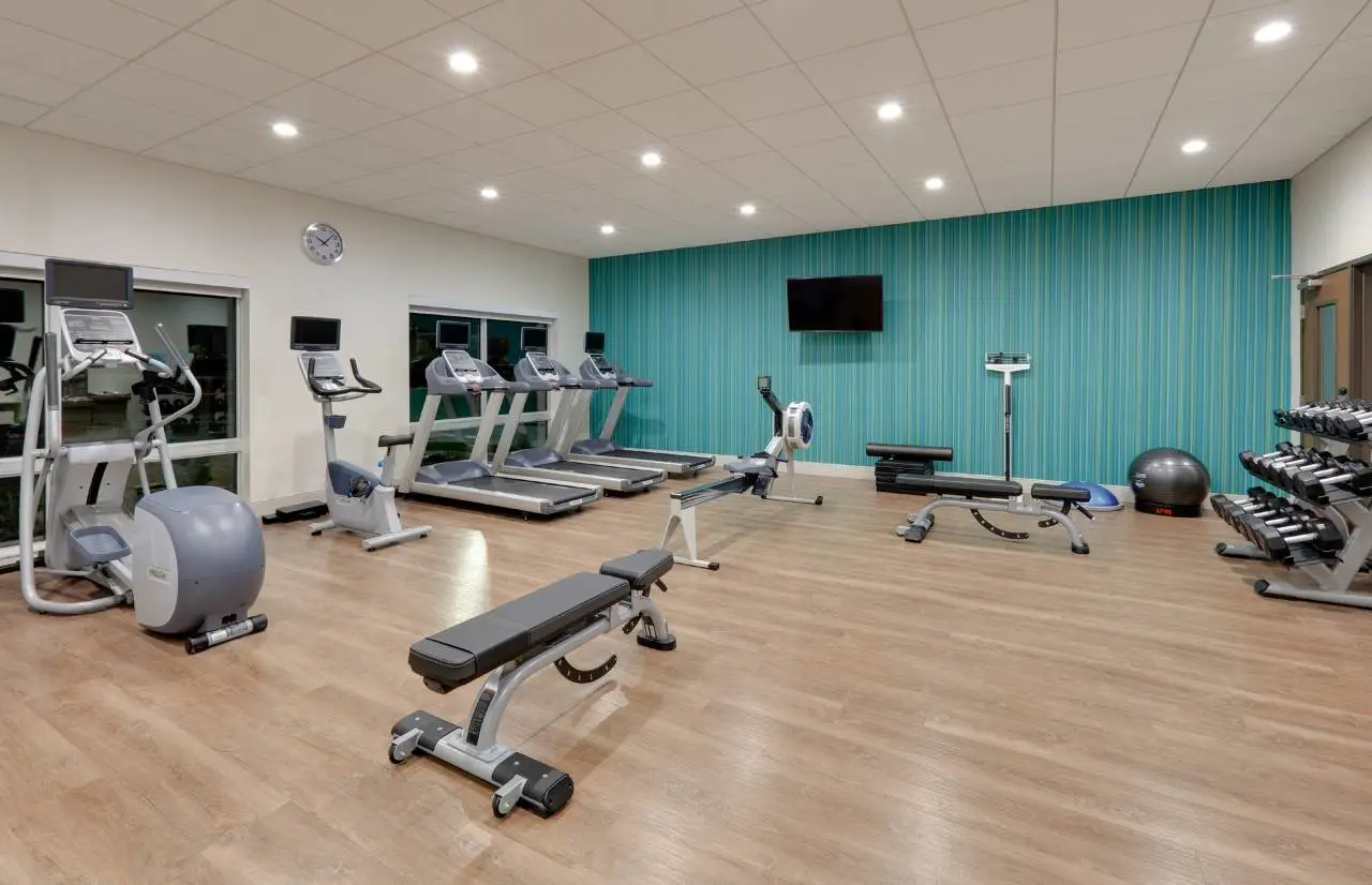 Holiday Inn Express & Suites Dallas NW Hwy - Love Field 5