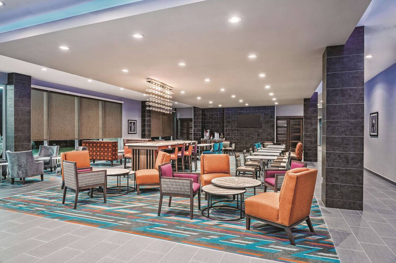 La Quinta Inn & Suites by Wyndham Dallas Grand Prairie North 7
