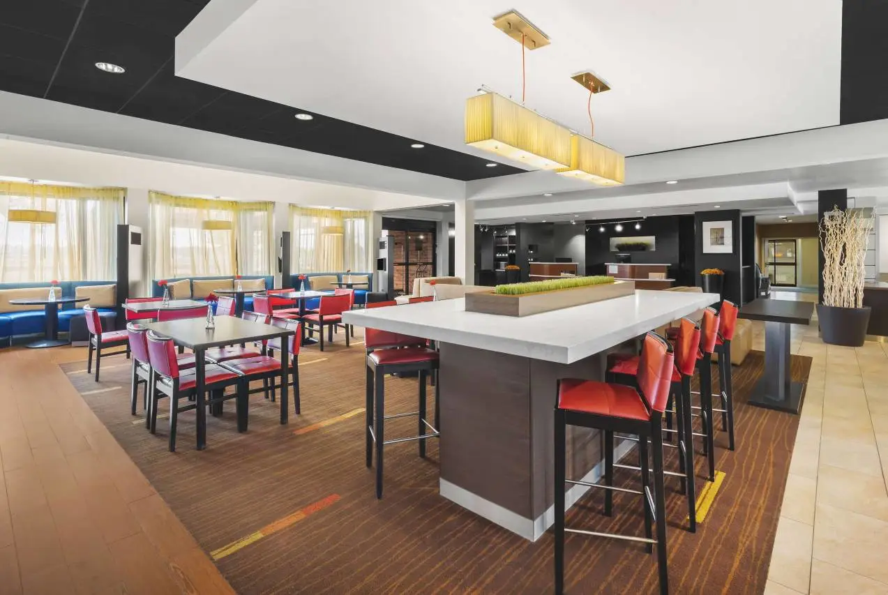 Super 8 by Wyndham Dallas Love Field Airport 3
