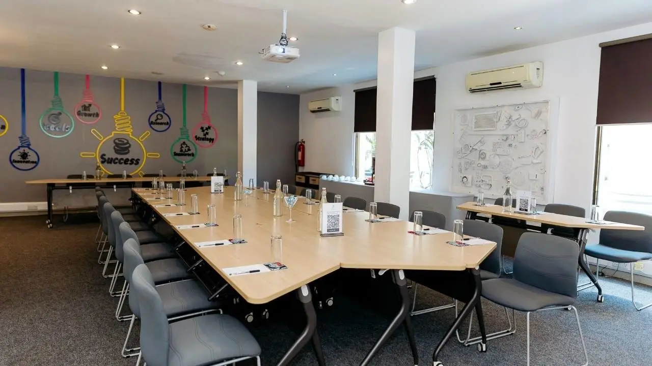Peninsula Hotel Dar Es Salaam 6