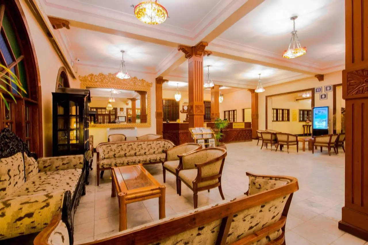 Protea Hotel Dar es Salaam Courtyard 7