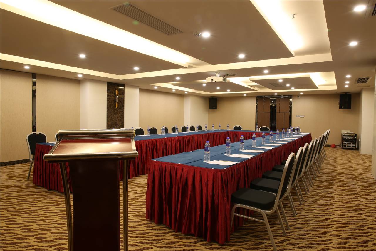 Baolong International Hotel (Foshan China Ceramics Expo City Store) 6