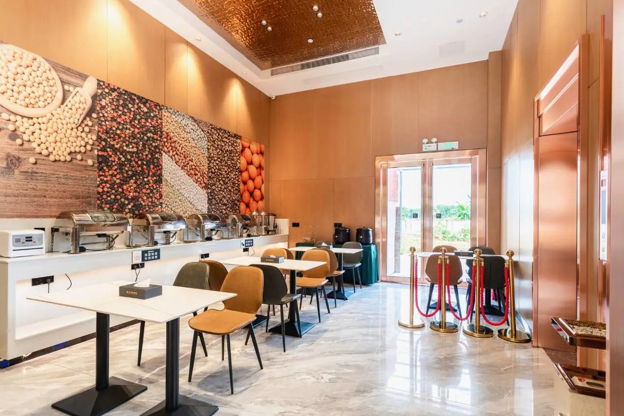 星洲际酒店(佛山南海影视城南国桃园店) 4