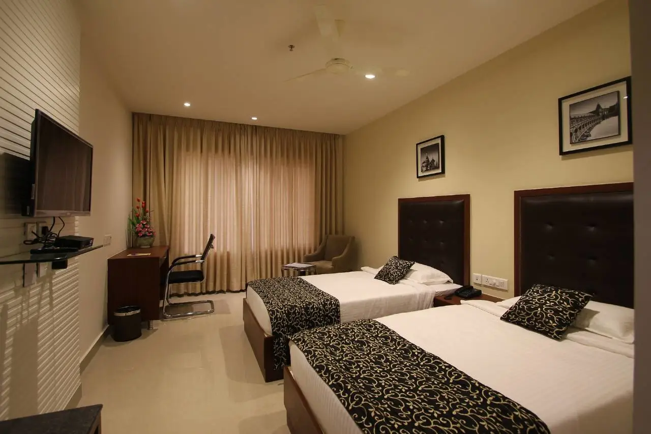 Hotel Hyderabad Grand 1