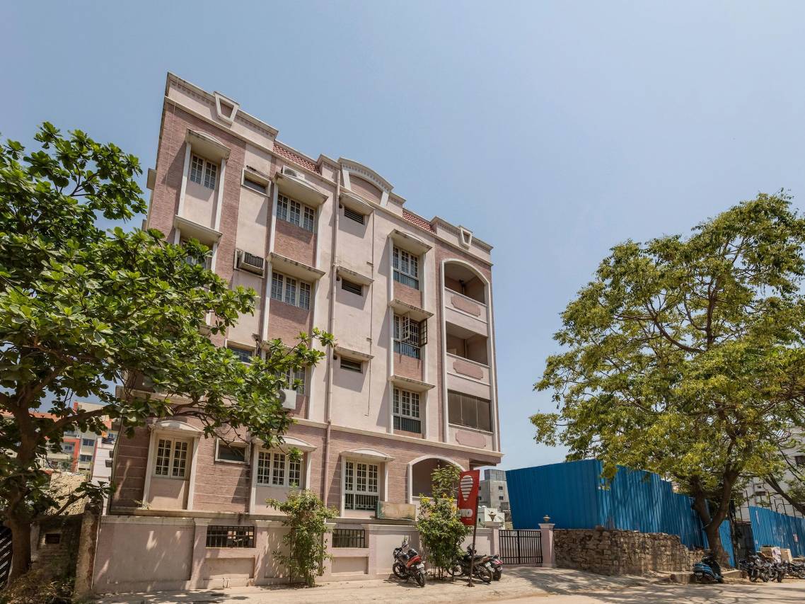 OYO 1074 Apartment Banjara Hills 1
