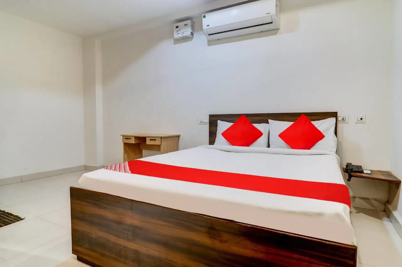 OYO Flagship Mr Dwell Hotel 1