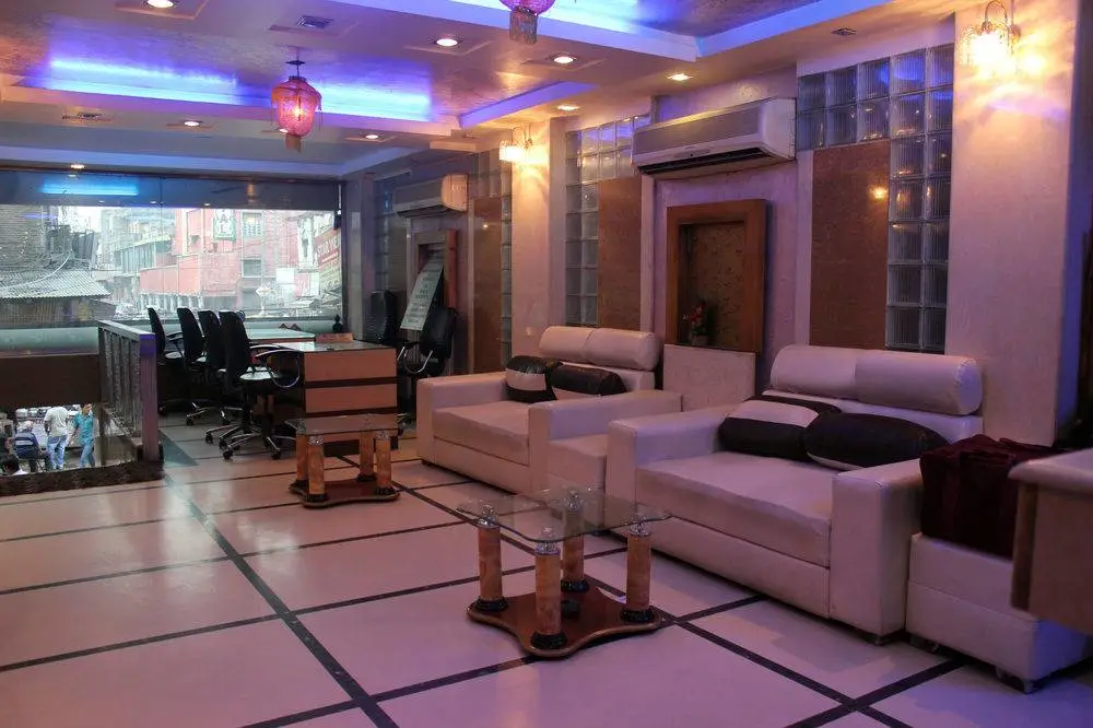 OYO Premium Paharganj 3