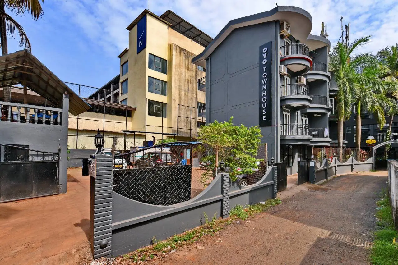 Super OYO Townhouse 256 Silver Palm Resort Near Candolim Beach 1