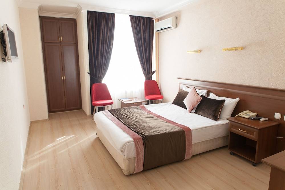 Izz Otel 1