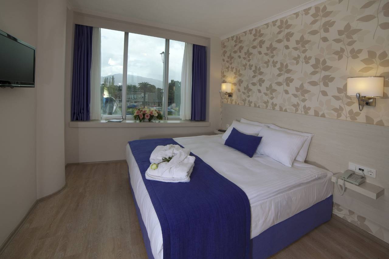 Walk in Hotel 3
