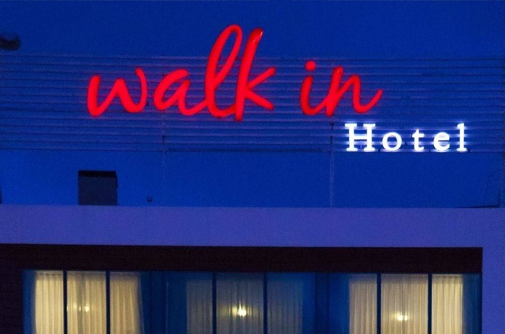 Walk in Hotel 2