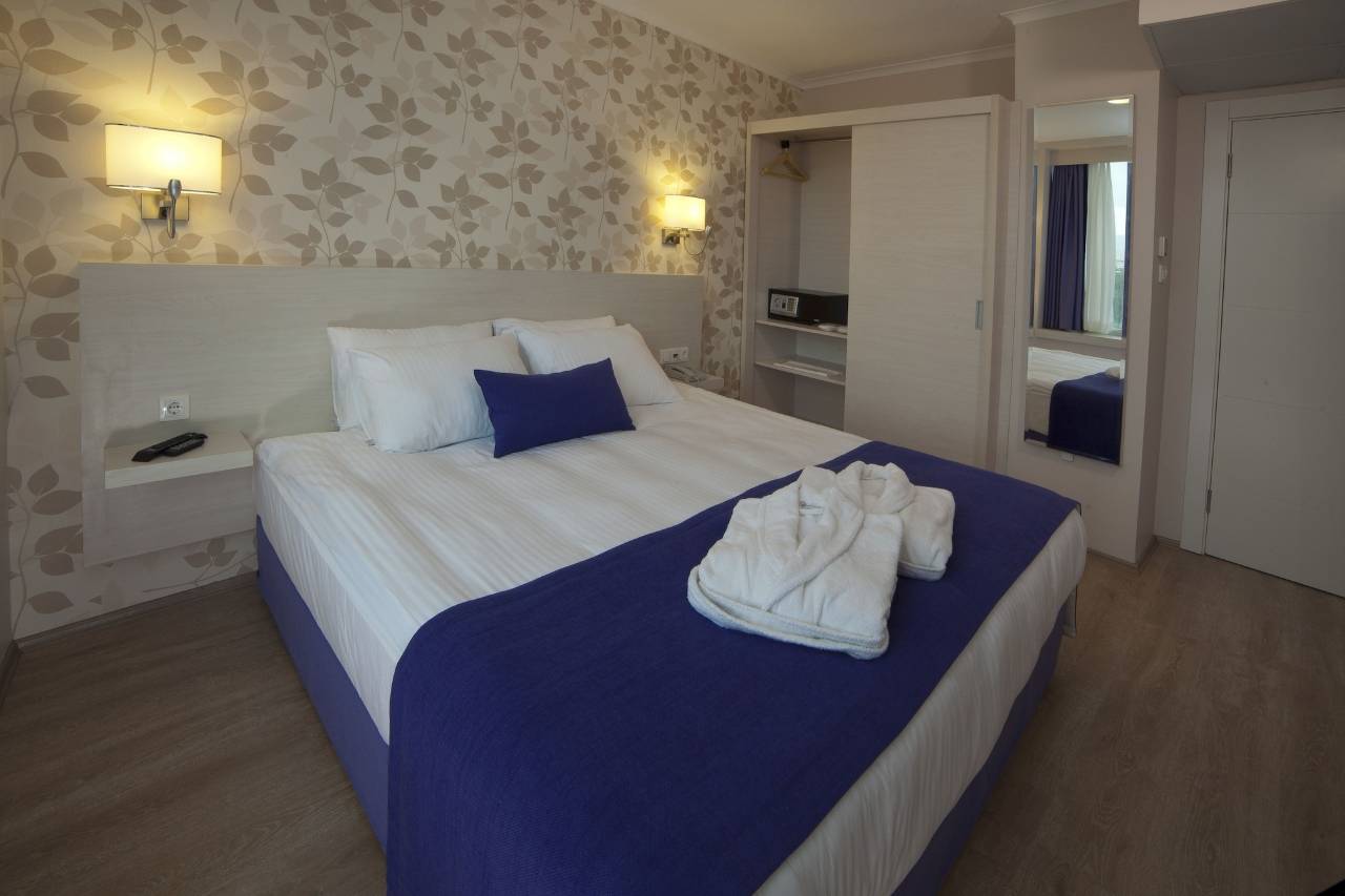 Walk in Hotel 6
