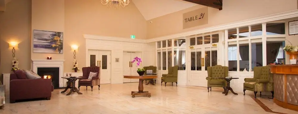 COURTENAY LODGE 4