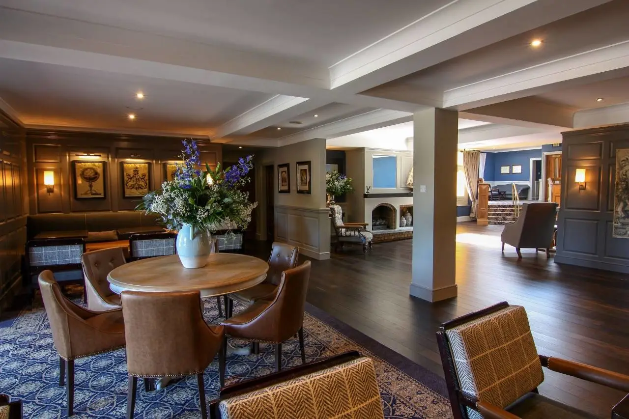 Devon Inn Hotel 6