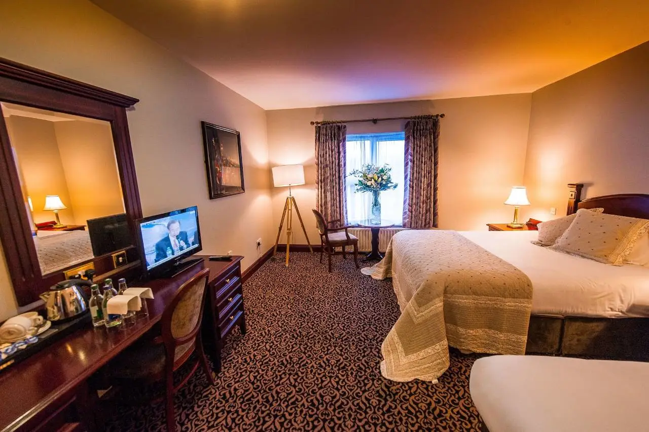 Devon Inn Hotel 3