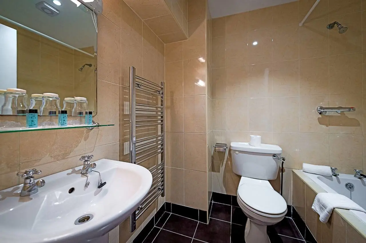 Queens Hotel 7