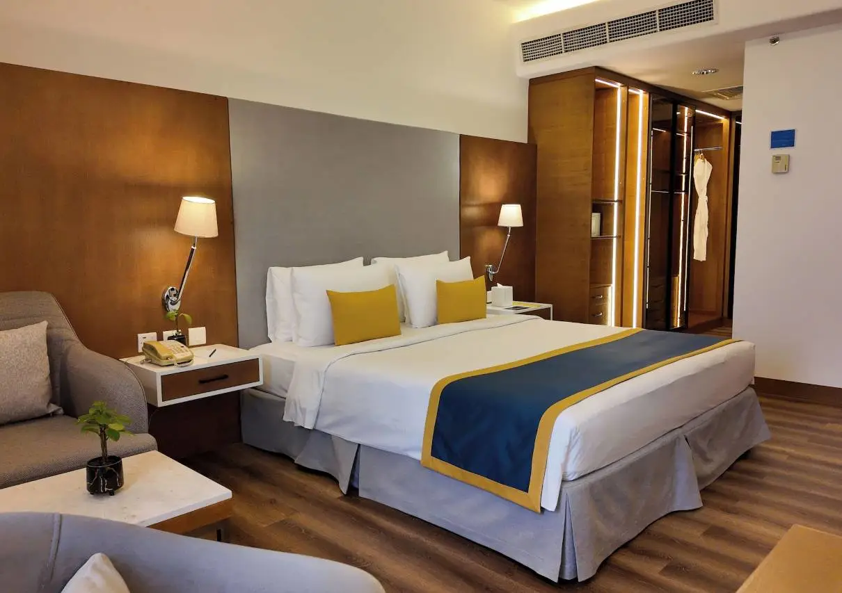 Golden Tulip Muscat 3