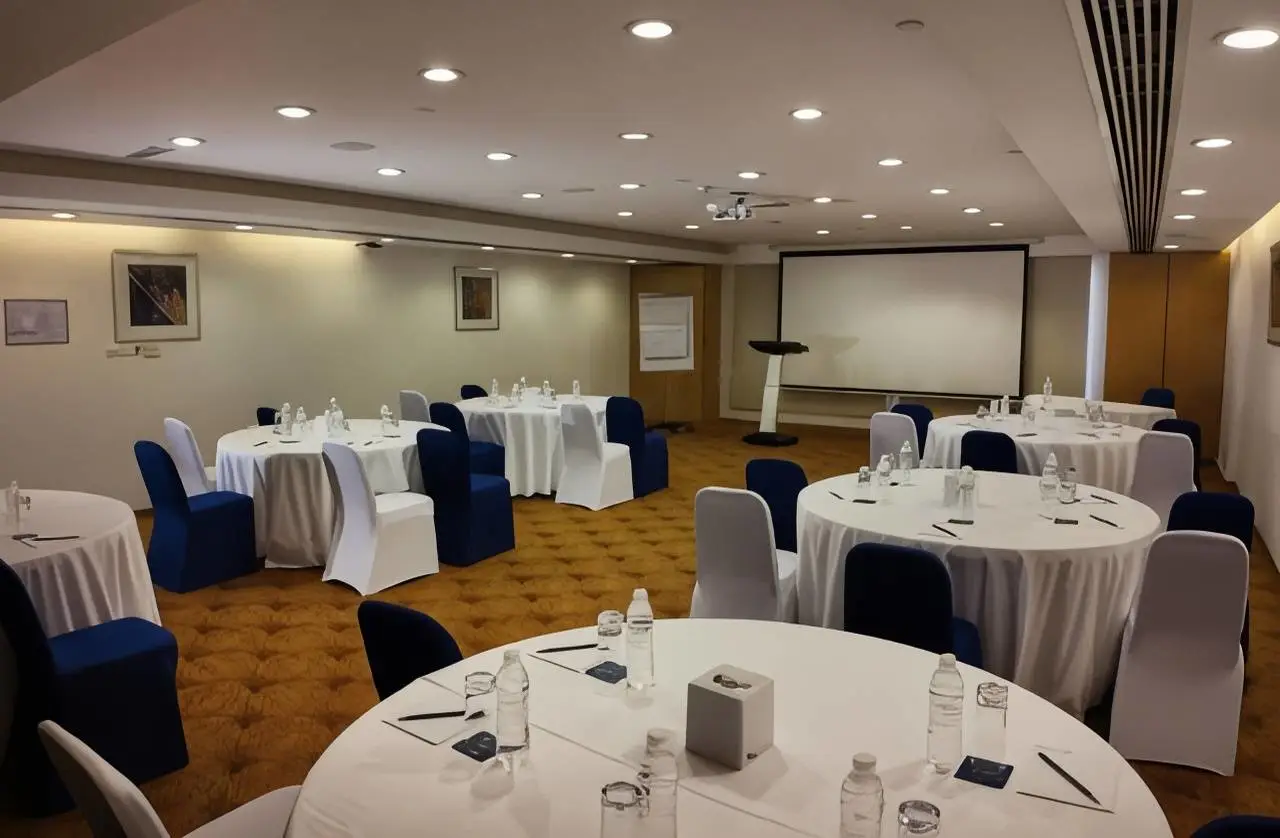 Golden Tulip Muscat 6