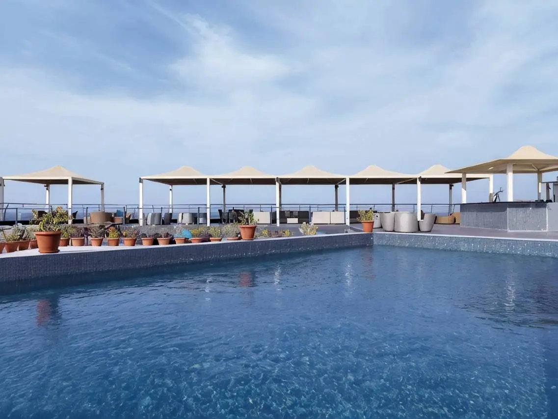 Golden Tulip Muscat 1