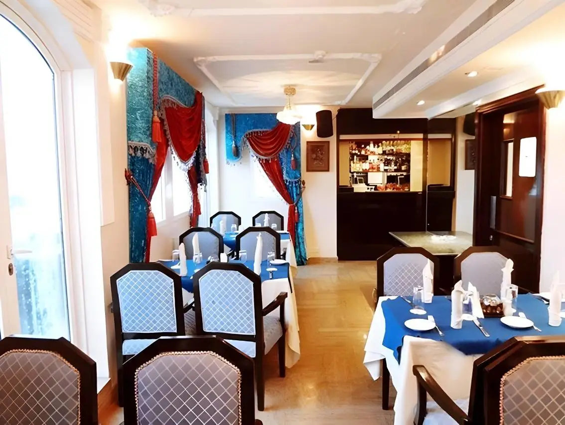 Marina Hotel 4