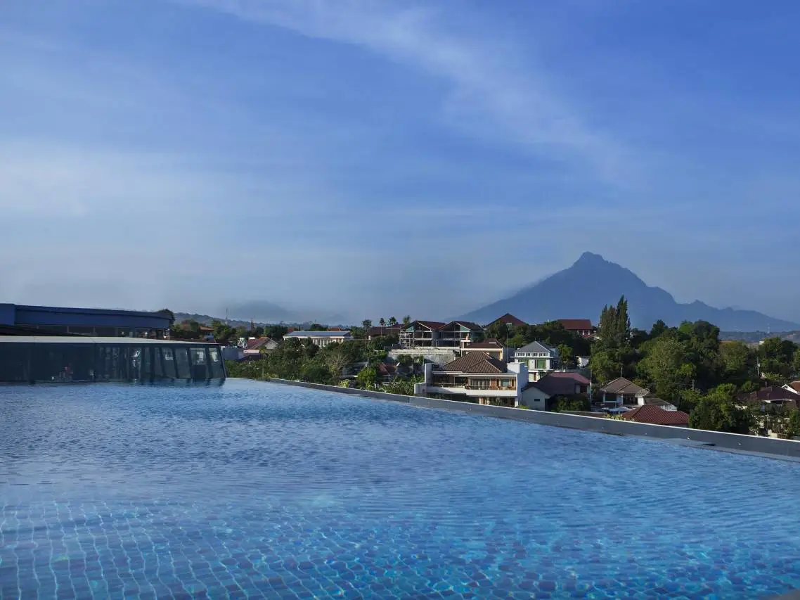 Grand Edge Hotel Semarang 5