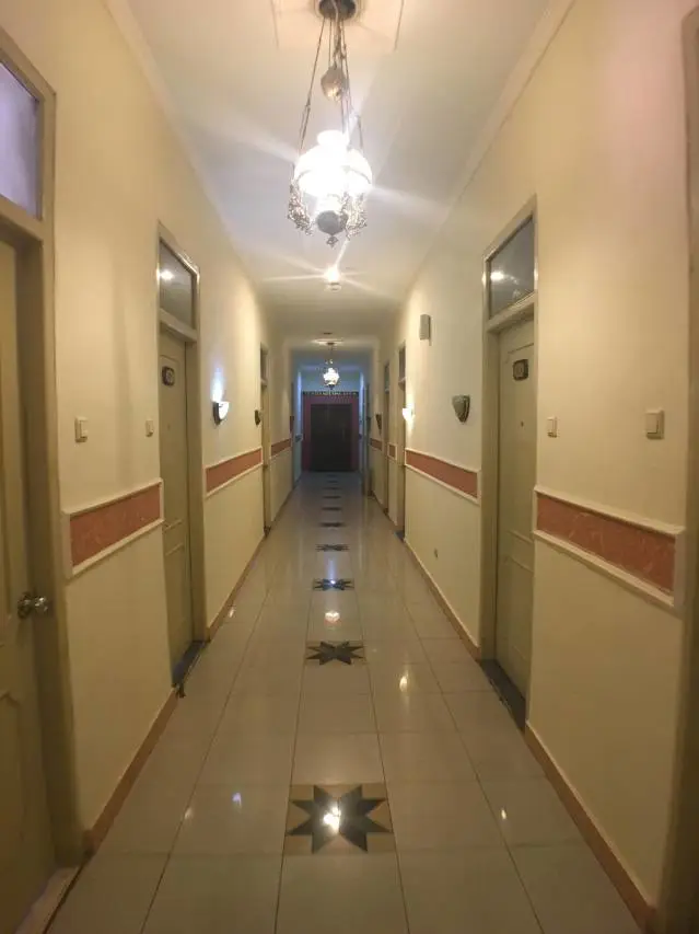 新希里万吉餐厅酒店 5