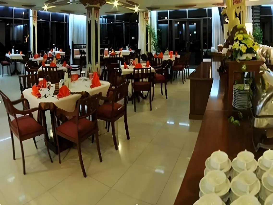 Patra Semarang Hotel & Convention 4