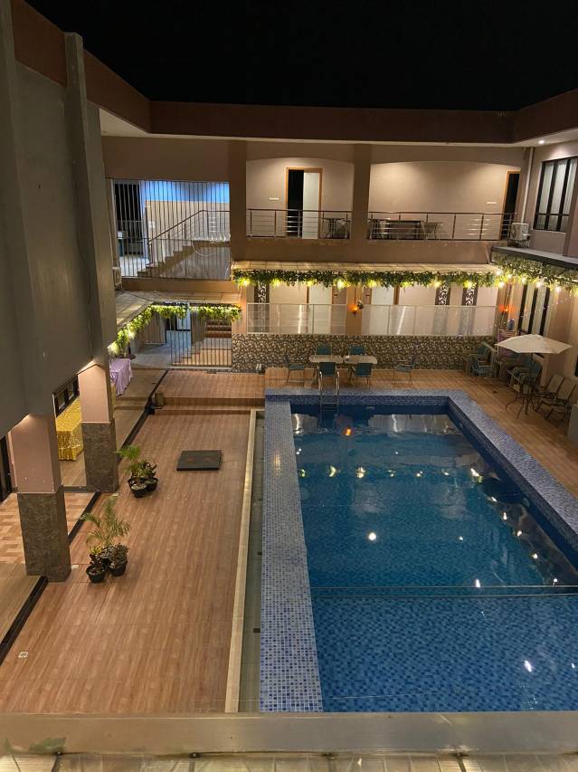 松巴瓦大酒店 4