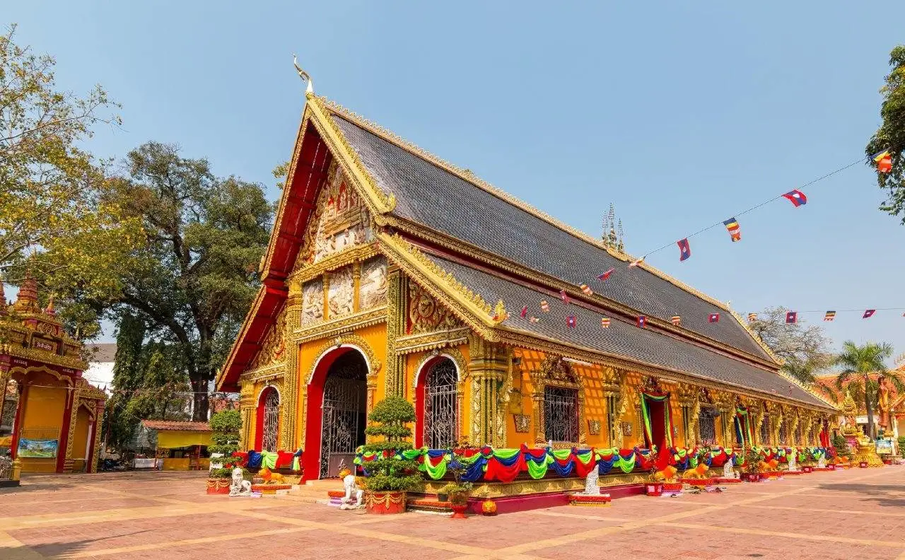 Ibis Vientiane Nam Phu 7