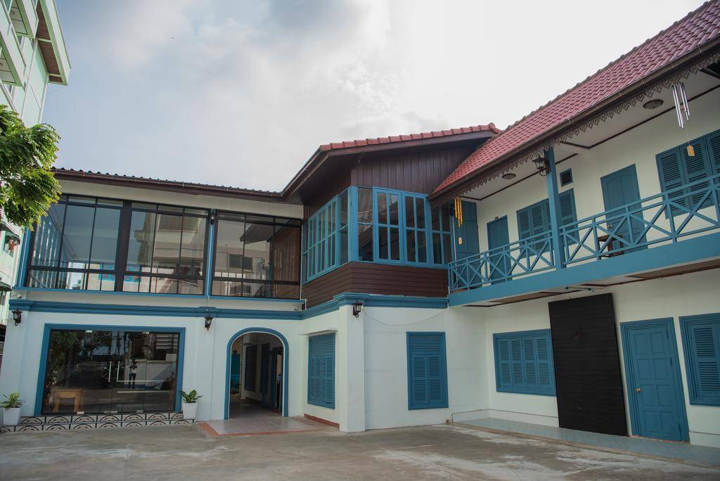 Khung Riverside Hotel 1