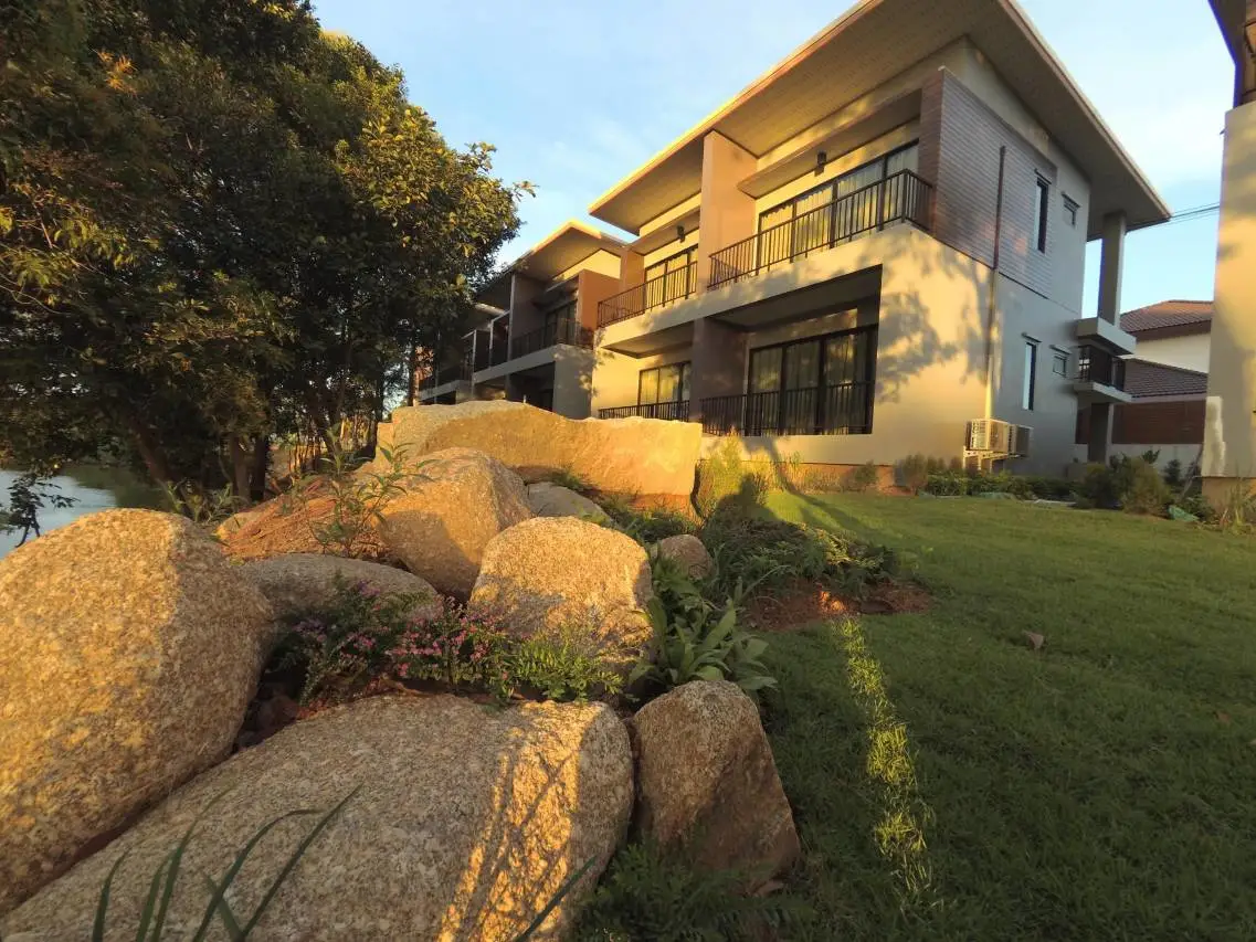 Riverawan Hotel 2