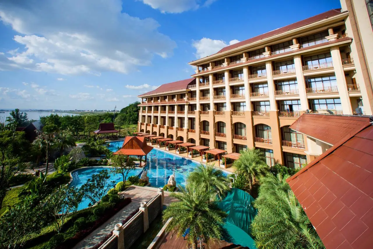Riverside Hotel 1