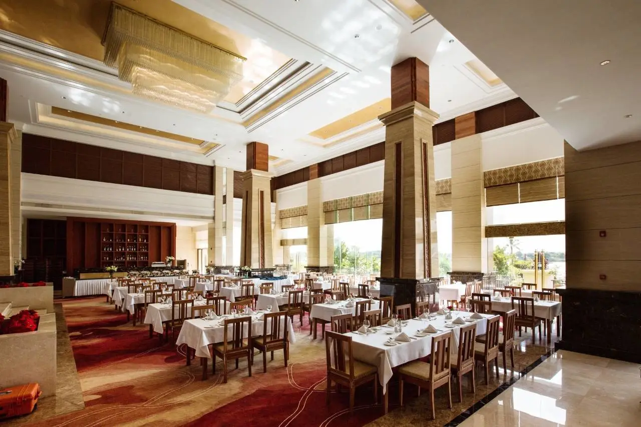 Riverside Hotel 4