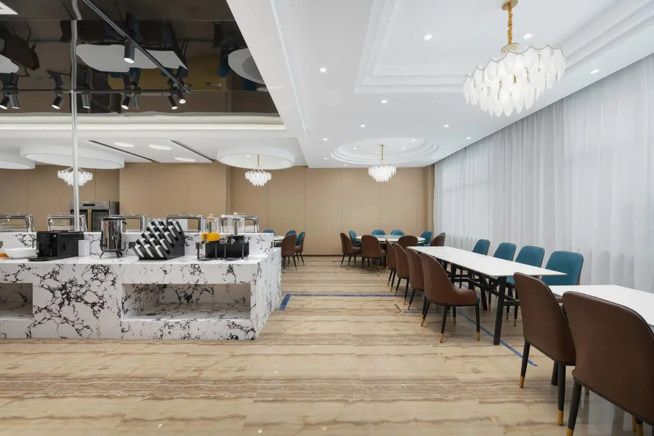 伊宁开发区丽呈睿轩酒店(伊宁机场店) 4
